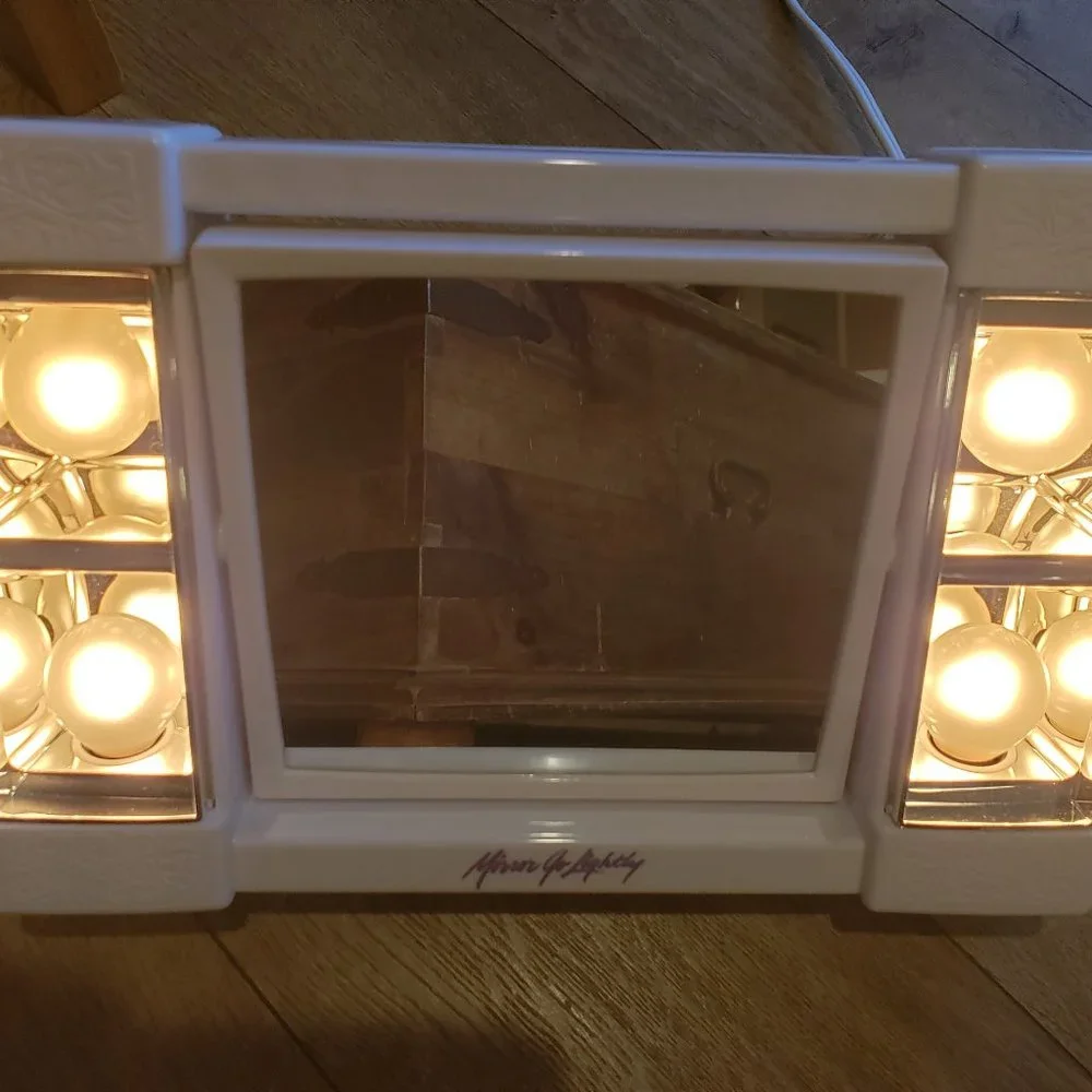 LIGHTED MAKEUP MIRROR by JERDON - FIRST CLASS - MODEL J1010 - MIRROR 6.5